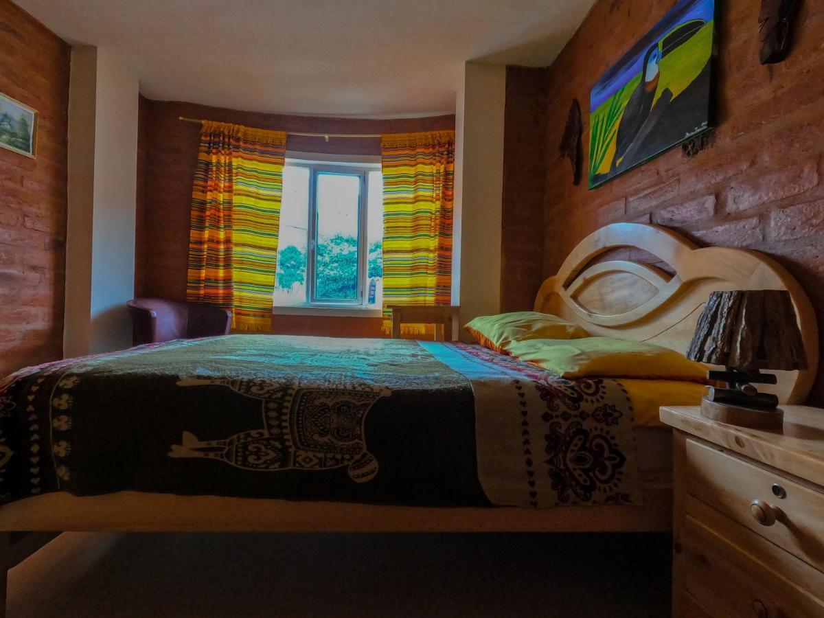 Hostal La Casa Amarilla City Баньос Экстерьер фото