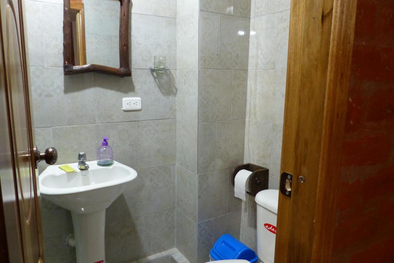 Hostal La Casa Amarilla City Баньос Экстерьер фото